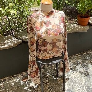 Mimi Chica cropped mesh top Floral Long bell sleeve